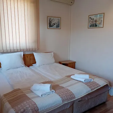 게스트하우스 Toncho's For 16 Guests 3*