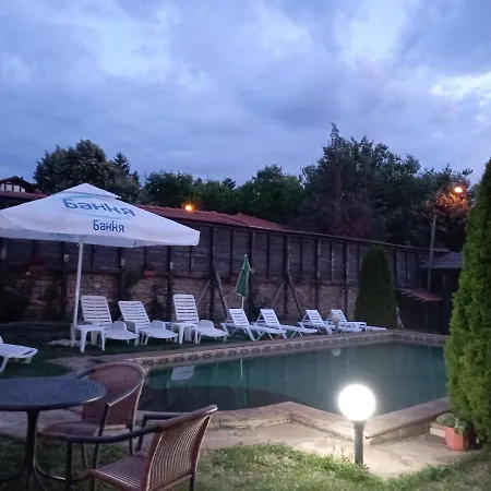 Toncho's For 16 Guests